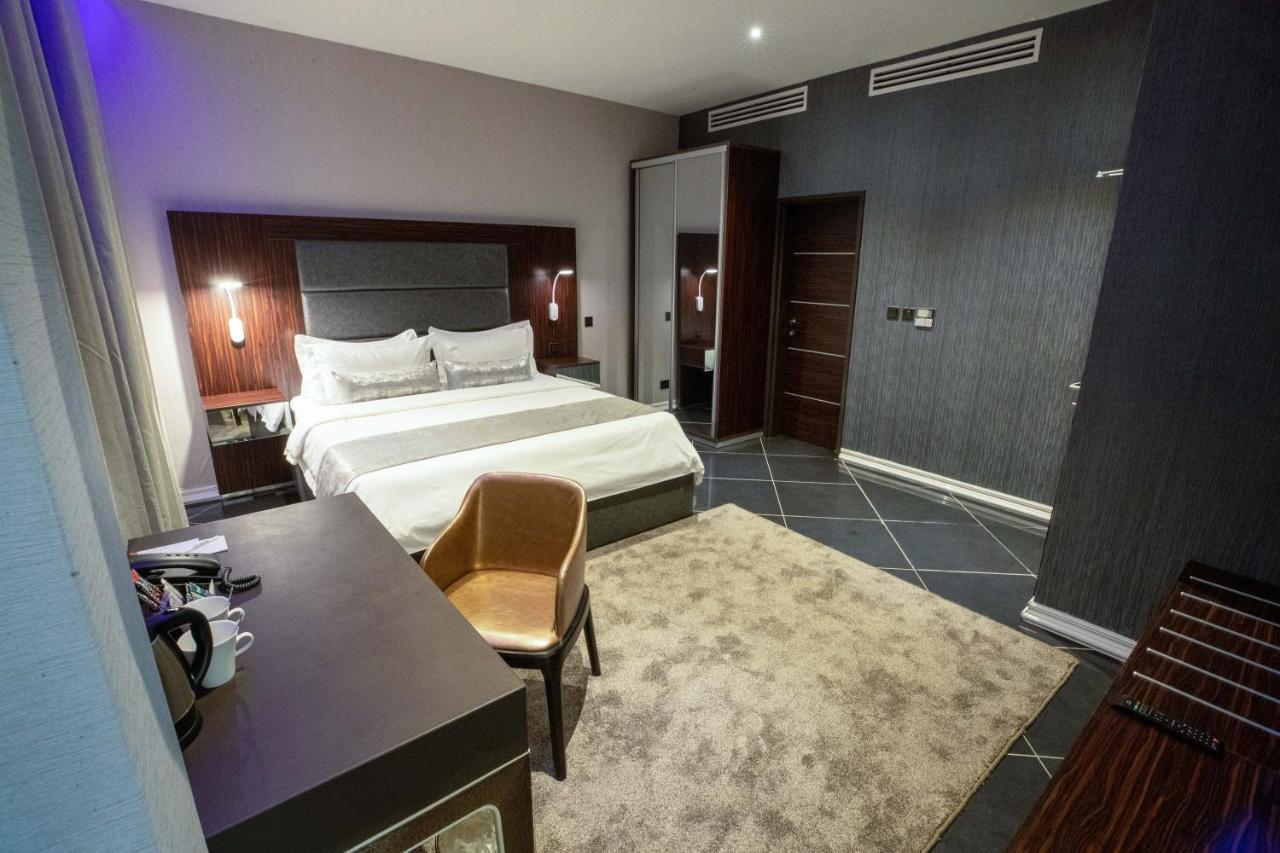 Bon Hotel Tripod Оверри Экстерьер фото